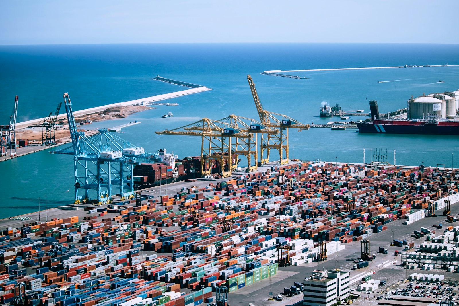 Container terminal, cranes, and port infrastructure